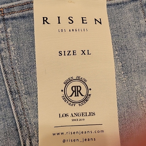 Risen High-Rise Frayed Hem Denim Shorts - Light Blue - Picture 6 of 6